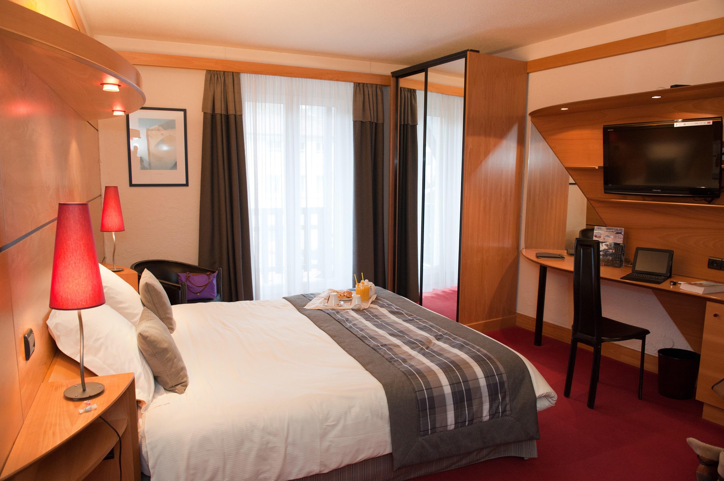 Hotel Les Vallees Labellemontagne Ла-Бресс Экстерьер фото
